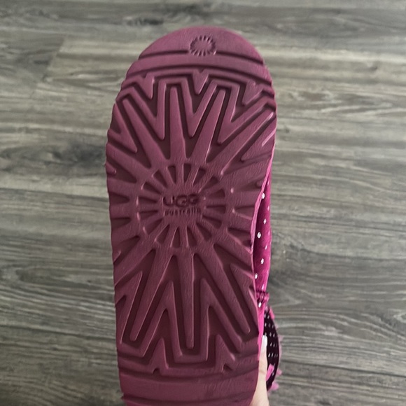 UGG - mid size for Big Girls - Picture 5 of 5